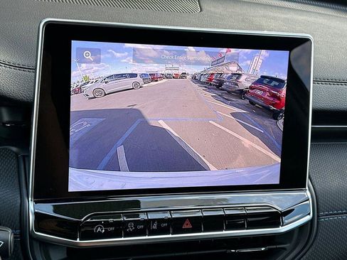 New 2026 Jeep Compass Latitude w/ Sun and Sound Group image 19