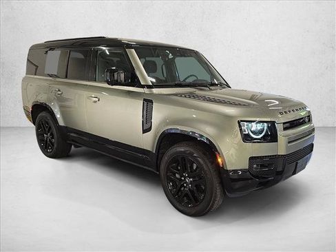 Used 2024 Land Rover Defender 130 X-Dynamic SE AWD/4WD image 3