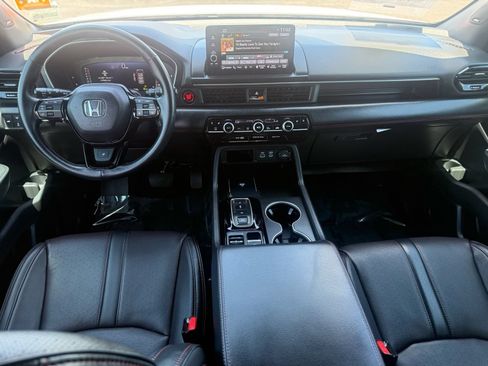 Used 2025 Honda Pilot Black Edition image 26