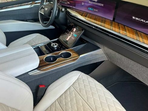 Certified 2026 Cadillac Escalade Platinum Sport AWD/4WD image 16