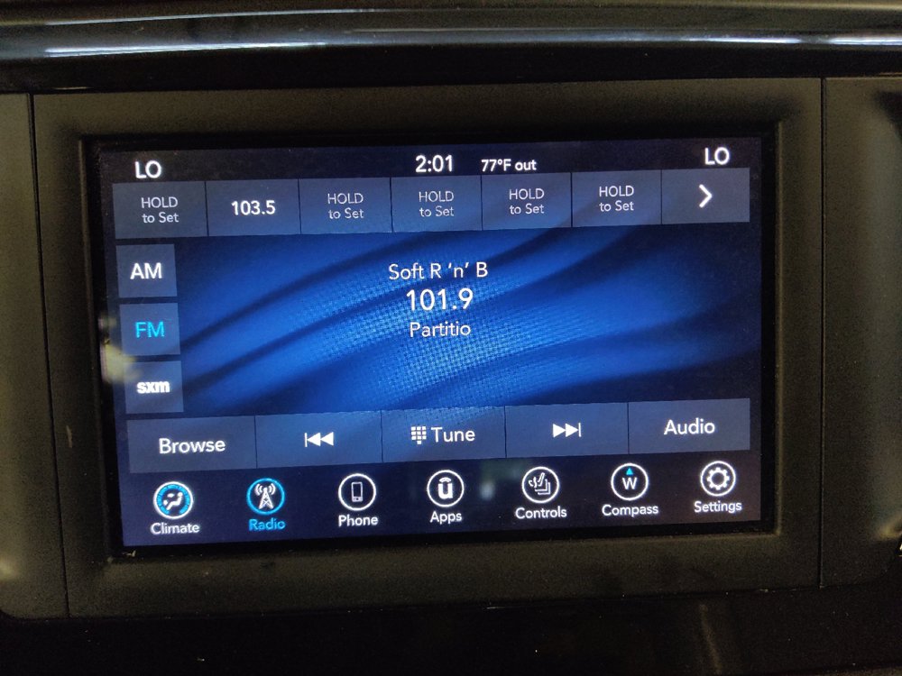 Used 2020 Chrysler Pacifica Touring-L FWD image 25
