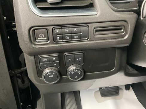 Used 2023 Chevrolet Tahoe Z71 w/ Luxury Package image 13