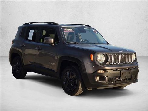 Used 2017 Jeep Renegade Latitude image 3