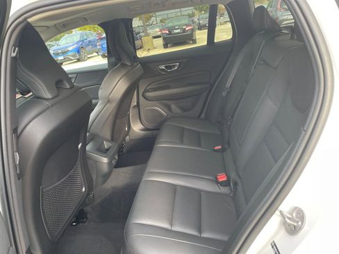 Used 2025 Volvo V60 B5 Cross Country Plus image 24