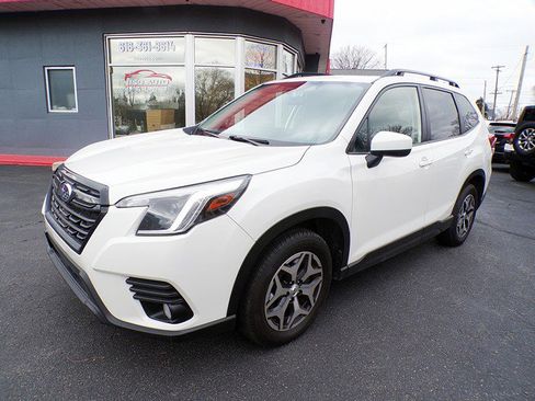 Used 2023 Subaru Forester Premium image 1