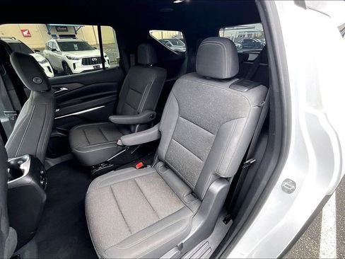 Used 2024 Chevrolet Traverse LT image 36