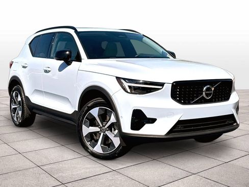 Used 2026 Volvo XC40 B5 Plus w/ Protection Package Premier AWD/4WD image 2