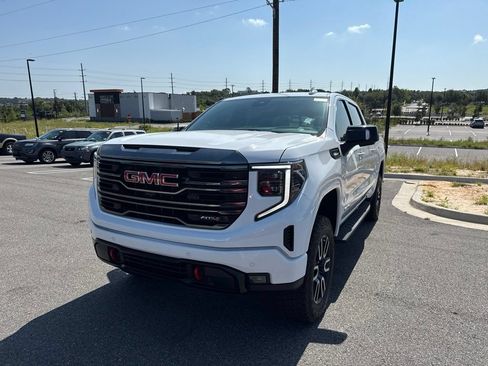 Used 2024 GMC Sierra 1500 AT4 w/ Technology Package AWD/4WD image 5