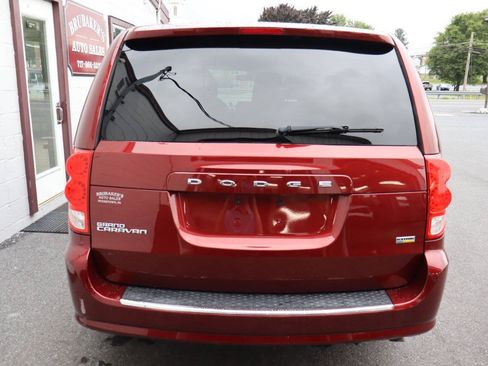 Used 2017 Dodge Grand Caravan SE FWD image 3