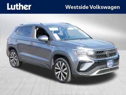 Certified 2022 Volkswagen Taos SE w/ Driver Assistance Package