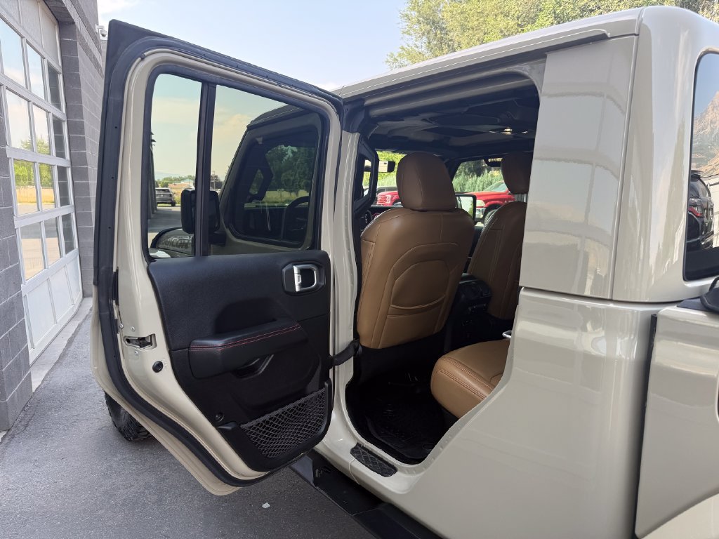 Used 2020 Jeep Gladiator Rubicon AWD/4WD image 32