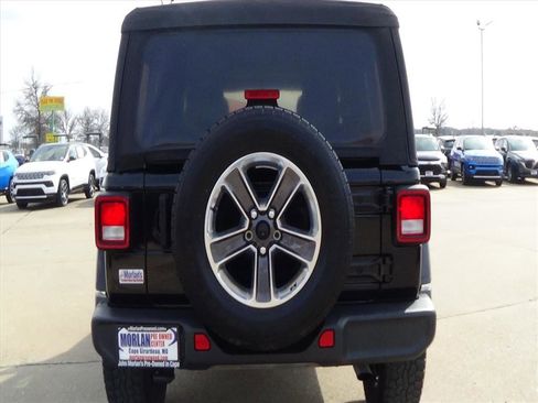 Used 2021 Jeep Wrangler Unlimited Sahara image 7