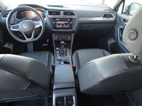 Used 2024 Volkswagen Tiguan SE AWD/4WD image 15