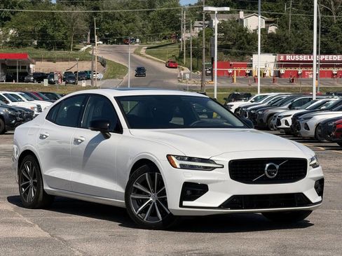 Used 2022 Volvo S60 B5 Momentum AWD/4WD image 1