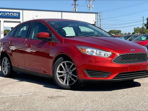 Used 2018 Ford Focus SE FWD image 1