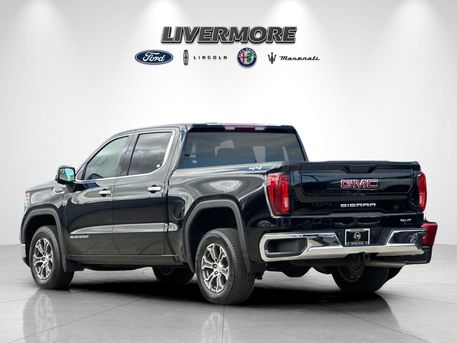 Used 2025 GMC Sierra 1500 SLT AWD/4WD image 5