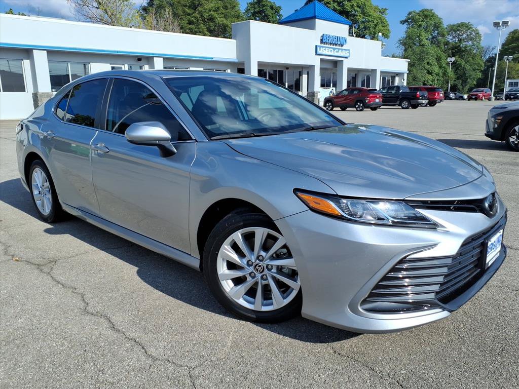 Used 2024 Toyota Camry LE FWD image 2