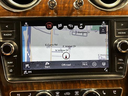 Used 2017 Bentley Bentayga AWD/4WD image 36