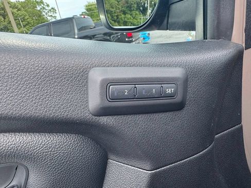 Used 2022 Nissan Titan PRO-4X w/ Pro-4x Convenience Package AWD/4WD image 25