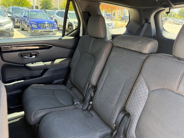 Used 2023 Honda Pilot Sport image 32