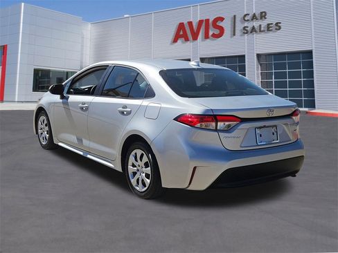 Used 2025 Toyota Corolla LE image 3