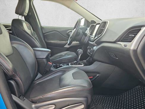 Used 2018 Jeep Cherokee Trailhawk w/ Comfort/Convenience Group AWD/4WD image 20