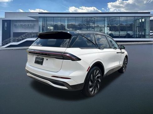 New 2026 Lincoln Nautilus Reserve w/ Jet Appearance Package AWD/4WD image 8