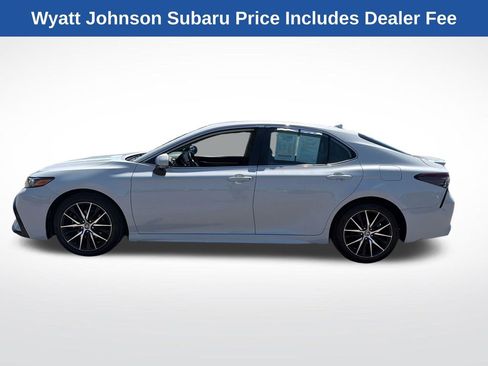 Used 2023 Toyota Camry SE FWD image 3