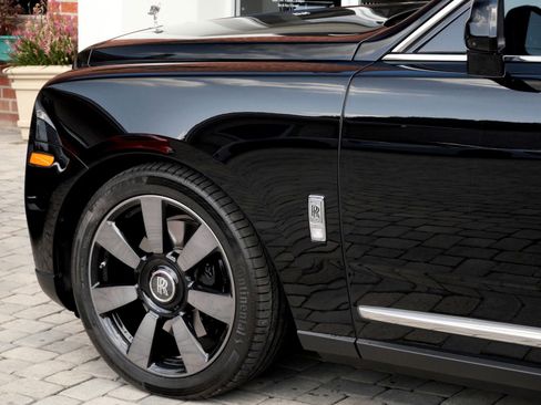 Certified 2023 Rolls-Royce Cullinan AWD/4WD image 22