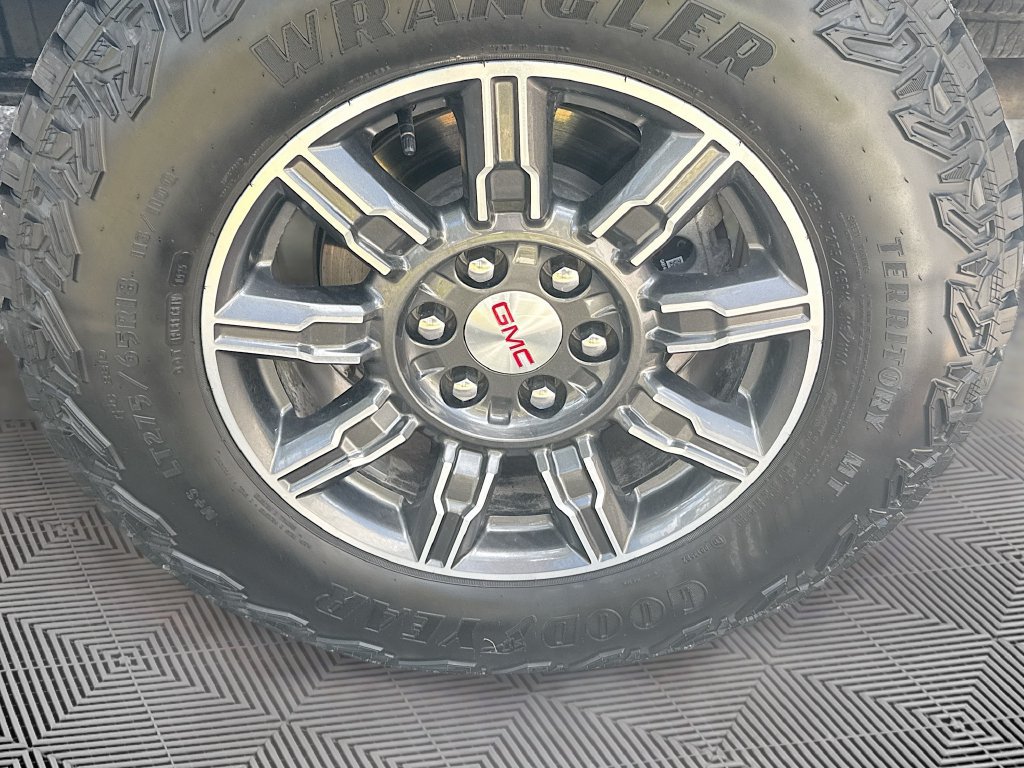 Used 2025 GMC Sierra 1500 AT4 AWD/4WD image 34