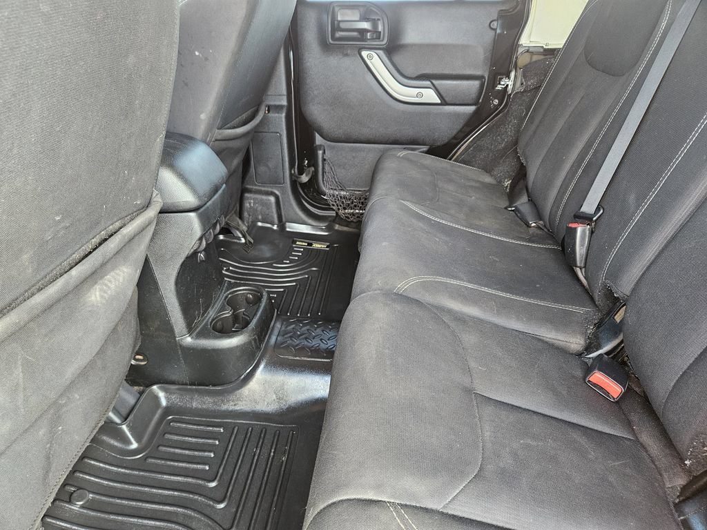 Used 2018 Jeep Wrangler Unlimited Sahara w/ Max Tow Package AWD/4WD image 25