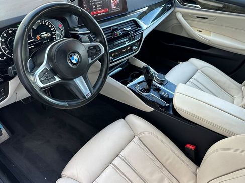Used 2019 BMW 530e w/ M Sport Package image 9