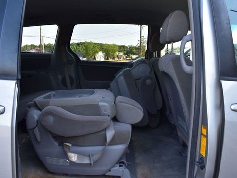Used 2006 Toyota Sienna LE FWD image 24