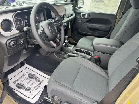 Used 2026 Jeep Gladiator Sport image 20