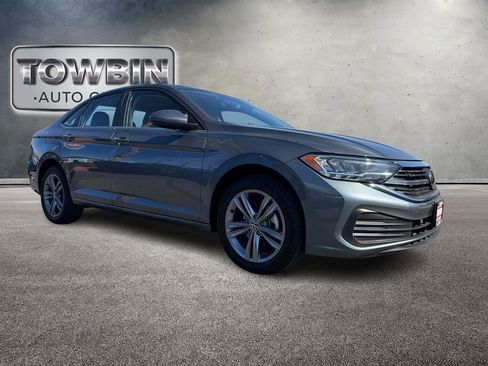 Used 2024 Volkswagen Jetta SE image 2