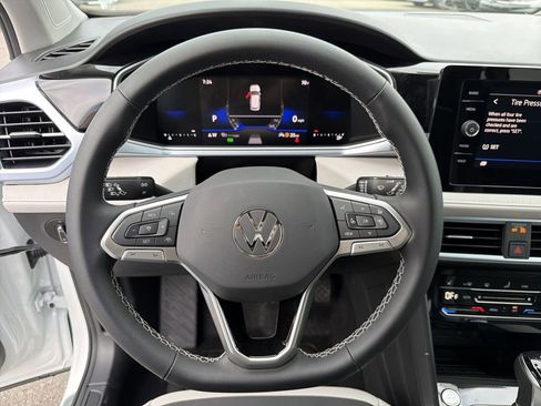 New 2026 Volkswagen Taos SE FWD image 23