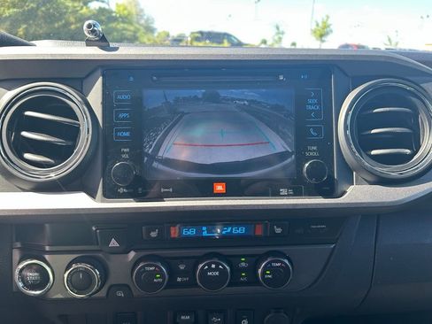 Used 2019 Toyota Tacoma TRD Off-Road w/ TRD Premium Off Road Package AWD/4WD image 16