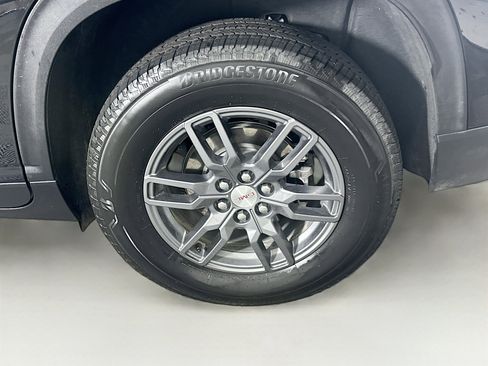 Used 2025 GMC Acadia Elevation image 11