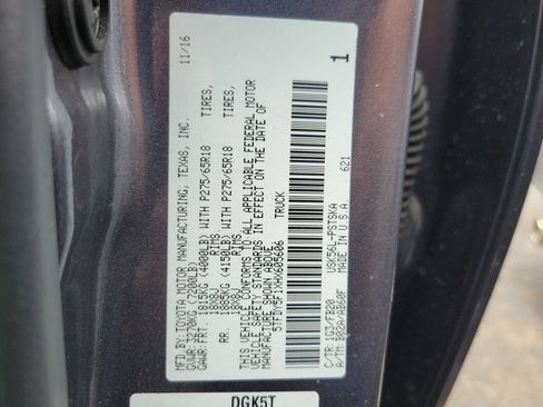 Used 2017 Toyota Tundra SR5 AWD/4WD image 32