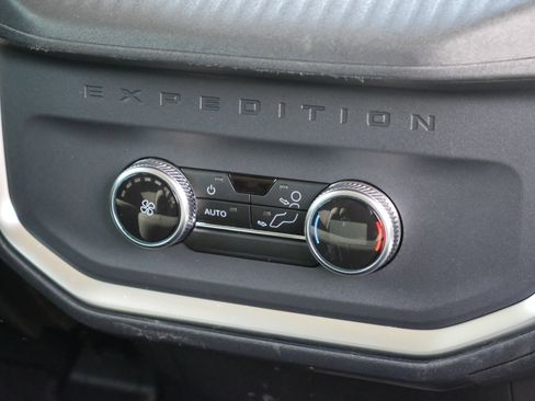 Certified 2025 Ford Expedition Active AWD/4WD image 31