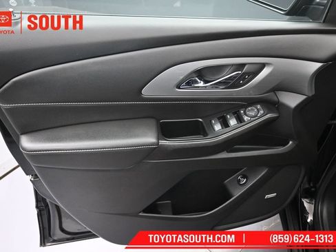 Used 2023 Chevrolet Traverse LT w/ LT Premium Package AWD/4WD image 25