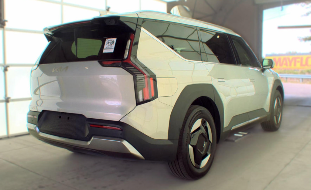 Used 2024 Kia EV9 Wind AWD/4WD image 5