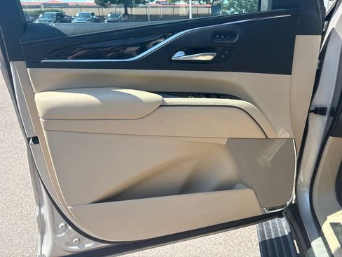 Used 2021 Cadillac Escalade ESV Premium Luxury w/ Driver Assist Tech Package AWD/4WD image 9