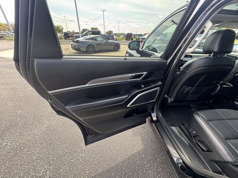 Used 2020 Kia Telluride EX w/ EX Premium Package AWD/4WD image 17