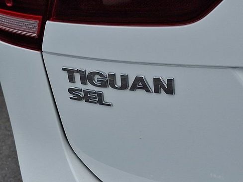 Certified 2020 Volkswagen Tiguan SEL w/ 3rd Row Seat Package image 36