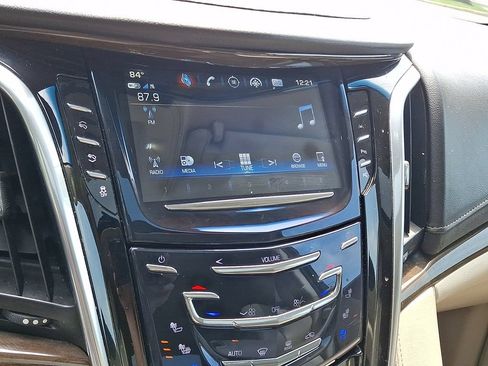 Used 2020 Cadillac Escalade Premium Luxury AWD/4WD image 3