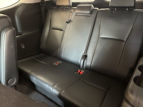 Used 2021 Toyota Highlander Limited image 30