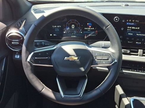 Used 2025 Chevrolet Equinox LT FWD image 19