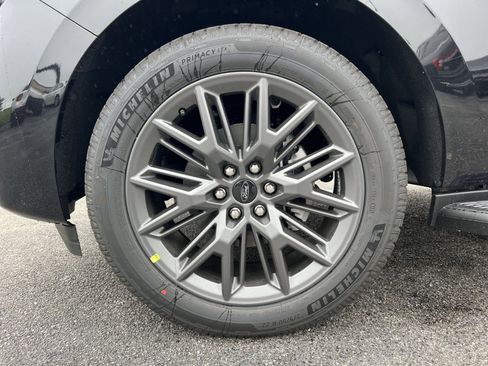 New 2026 Ford Expedition Platinum image 12