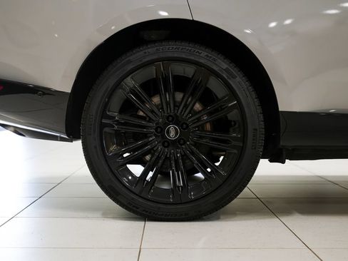 Used 2025 Land Rover Range Rover Autobiography AWD/4WD image 18